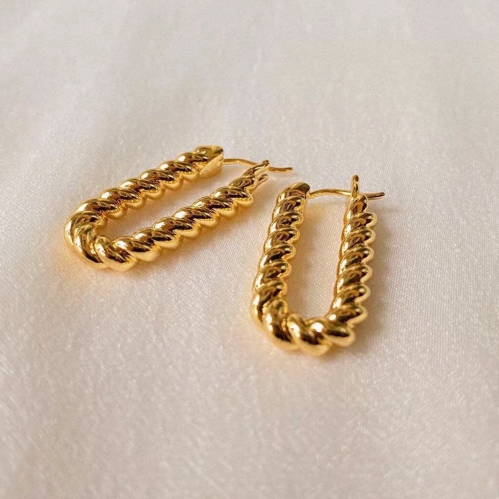 🎉HP🎉Gold Twisted Hoop Earrings | 14 Gold Filled